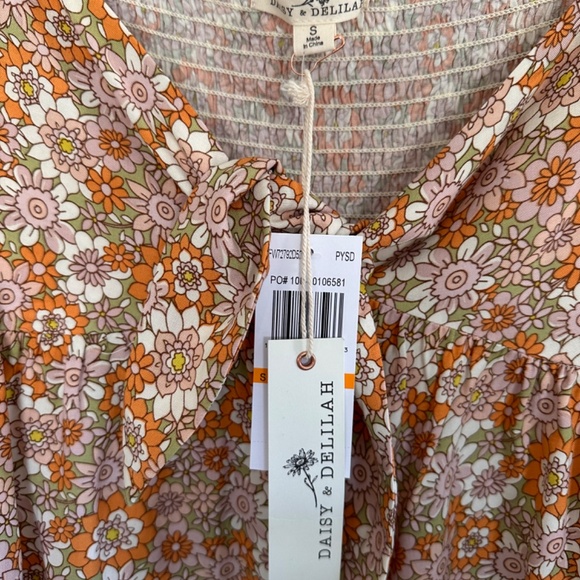 DAISY & DELILAH Calder Tie Front Cropped Top - Picture 9 of 15